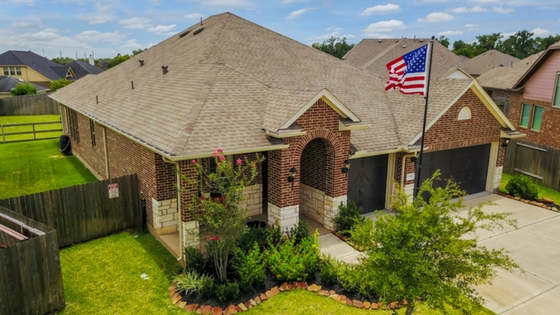 Spacious Home In Pecan Grove With Large Yard