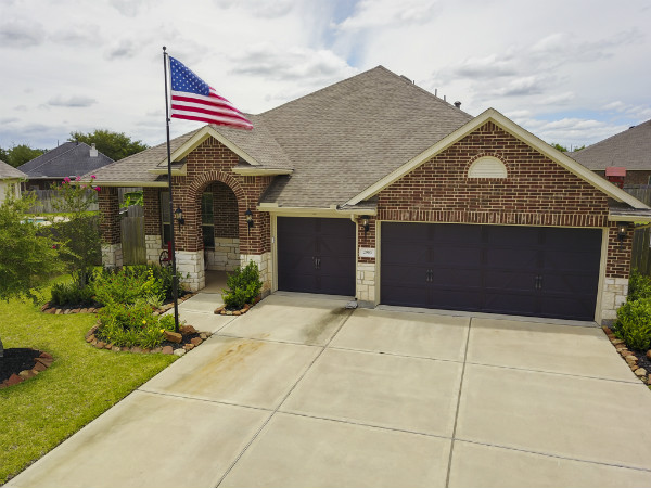 Spacious Home in Pecan Grove With Large Yard Front