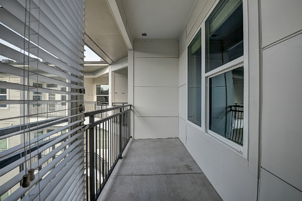 Pet Friendly Texas Medical Center Community Balcony