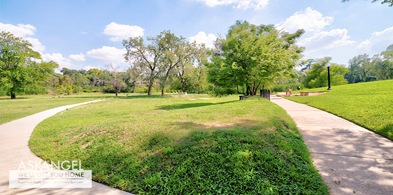 Beautiful Bayou Front Apartment 11