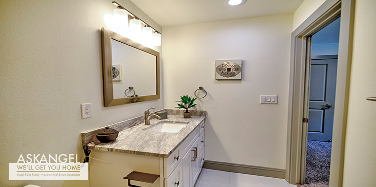 Renovated Montrose Townhouse 17